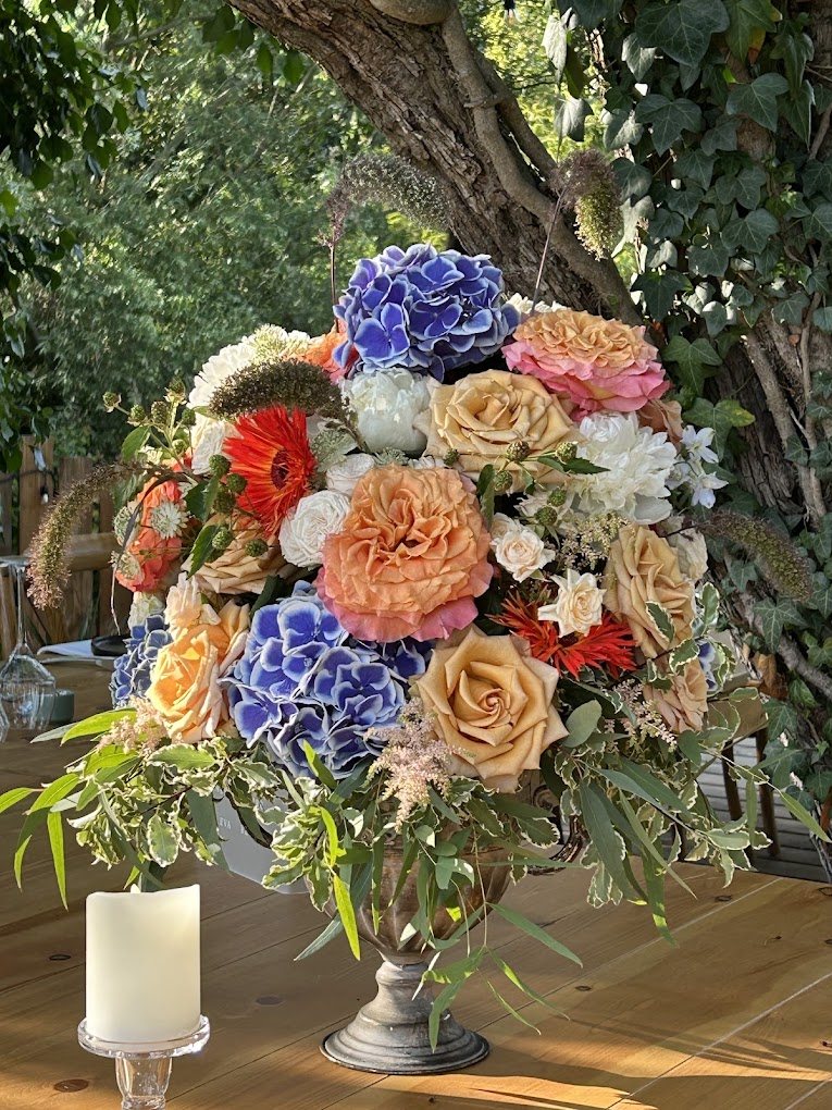 Composition estivale hortensias et roses