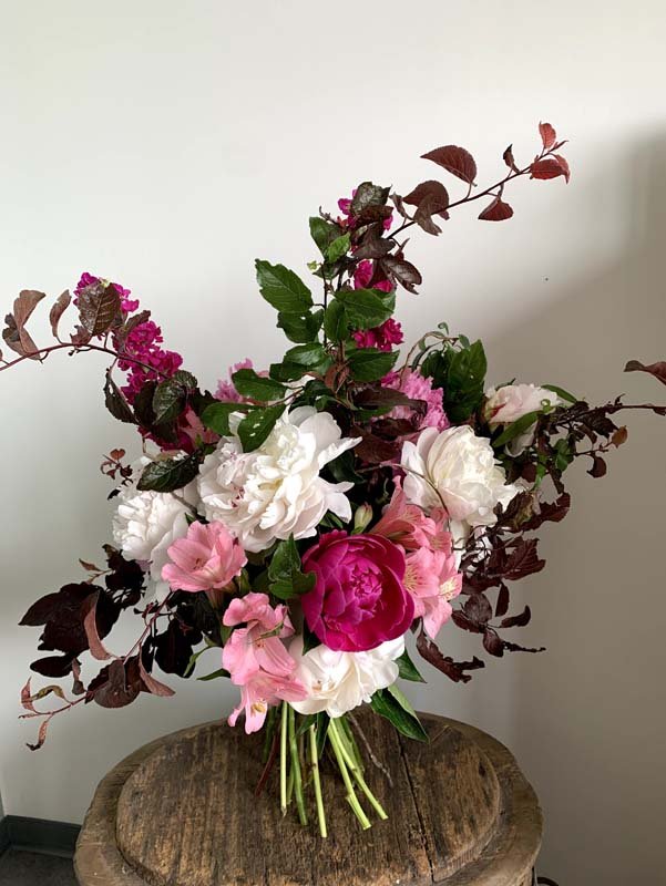 Composition florale de saison de l'atelier